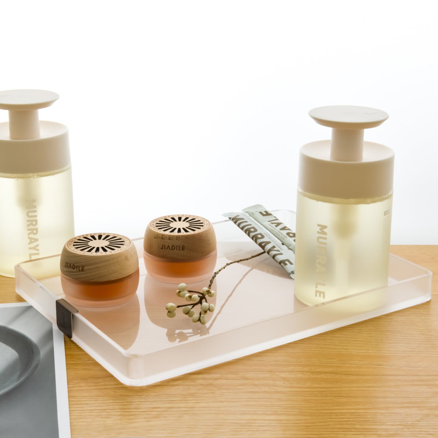 AIMOLLY Acrylic large-capacity storage tray hotel sink cup holder is suitable for storage trays such as cosmetics, documents, stationery, and jewelry displays.(Model AML-032/033)